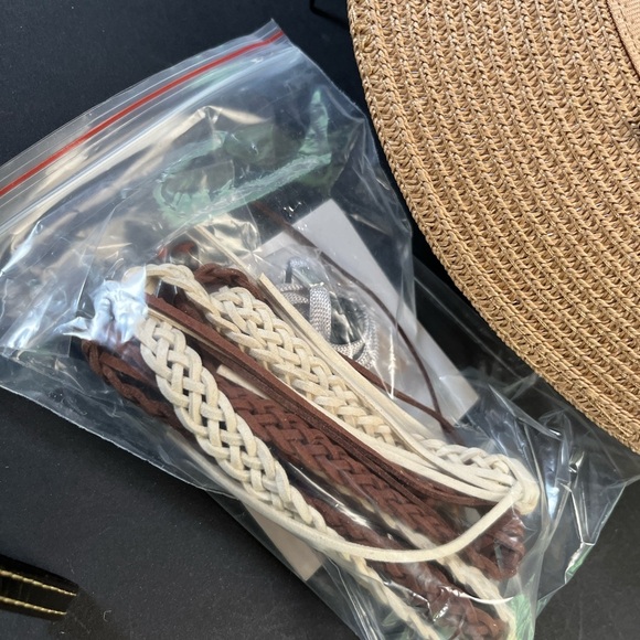 NWT. Funcredible Straw Sunhat with heart shaped. Sunglasses. - Picture 5 of 6